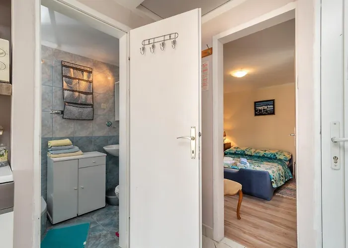 Kate Apartman *